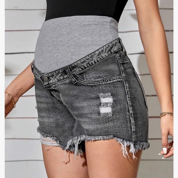 NWT Women's Maternity Denim Shorts Ripped Raw Hem Jeans Short size: medium - Picture 3 of 5